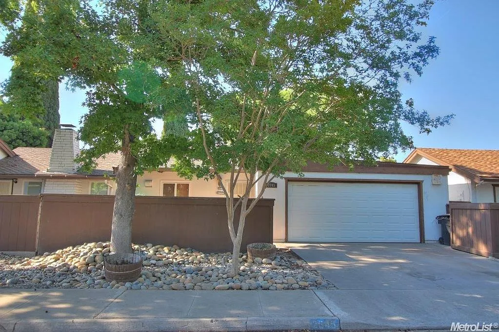 2645 El Goya Dr photo 1