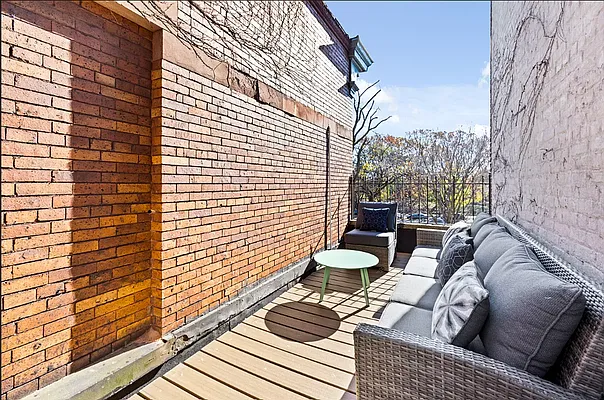 Rented by Voro New York | media 32