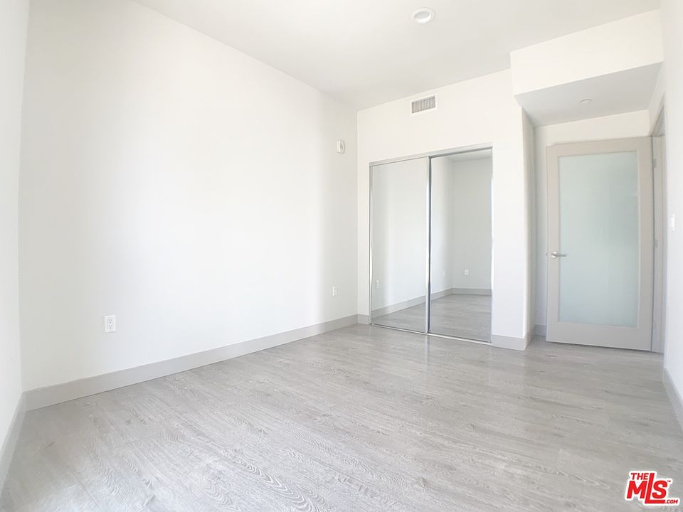 1st image of 3714 Kelton Ave #405A