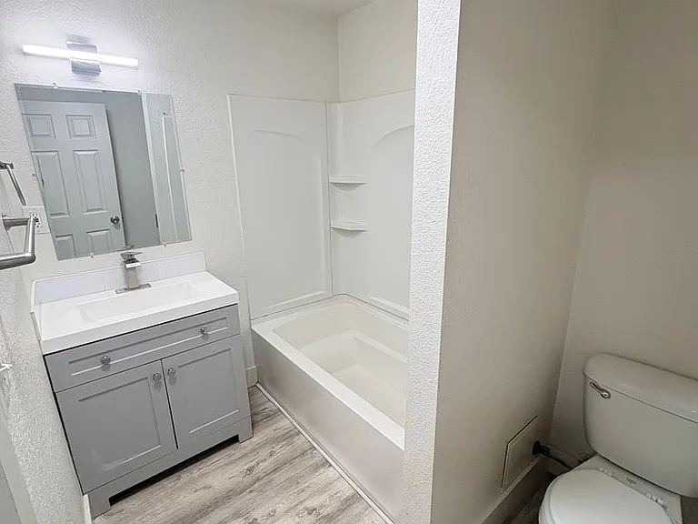 Mission Apartments — Photo 14