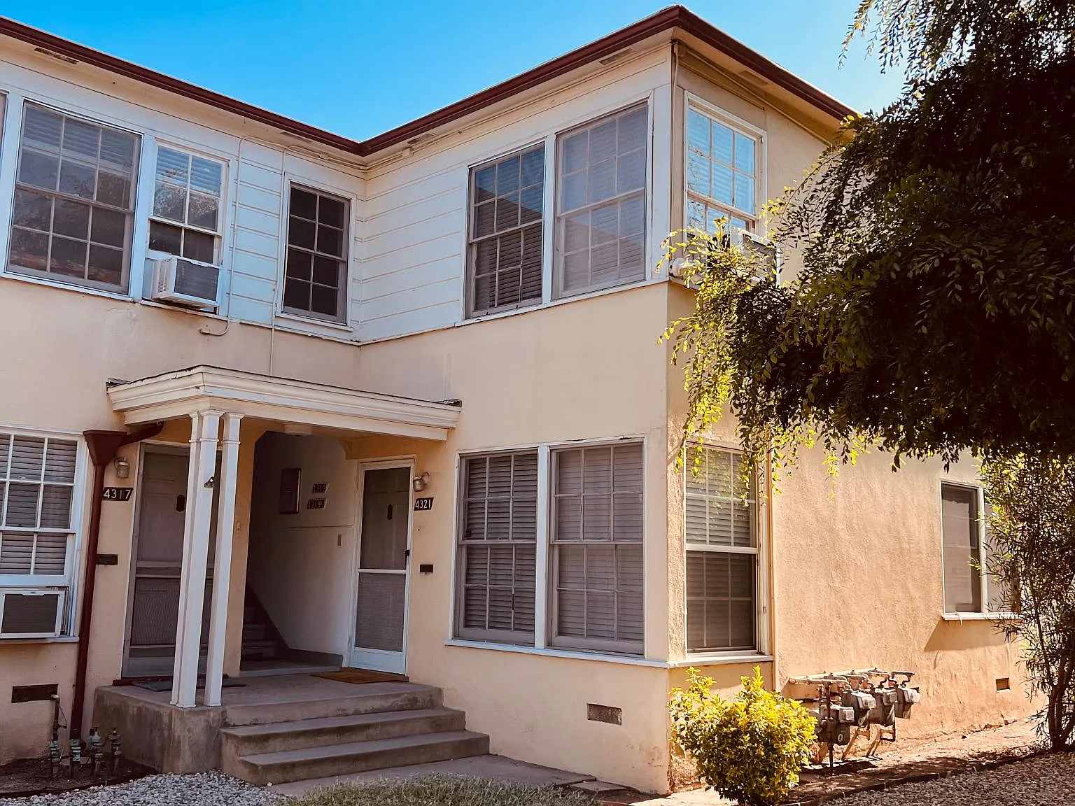 2 bed, 896 sqft, $2,500 — Photo 2