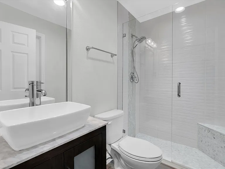 7296 Marathon Dr #404 — Photo 32