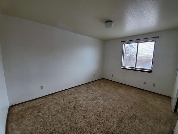 3rd image of 613 Dorsey Ave #6