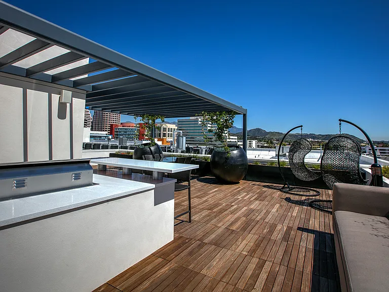 Rooftop Grilling Area