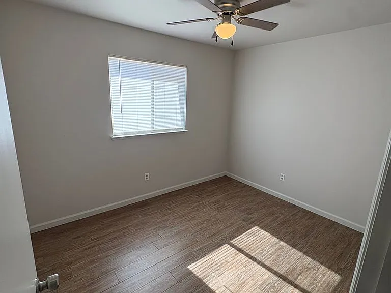 1148 Gladys Way — Photo 9