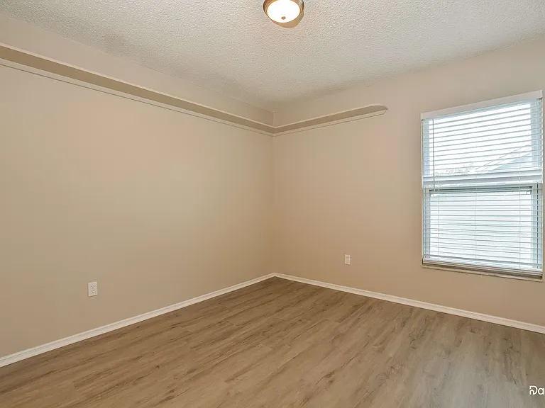 556 Silvergate Loop — Photo 9