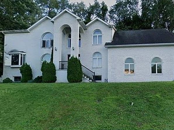 722 Poplar Woods Dr