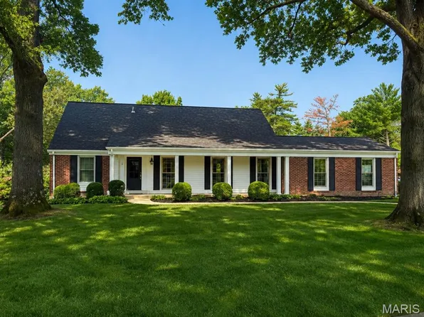 2045 Firethorn Dr, Saint Louis, MO 63131