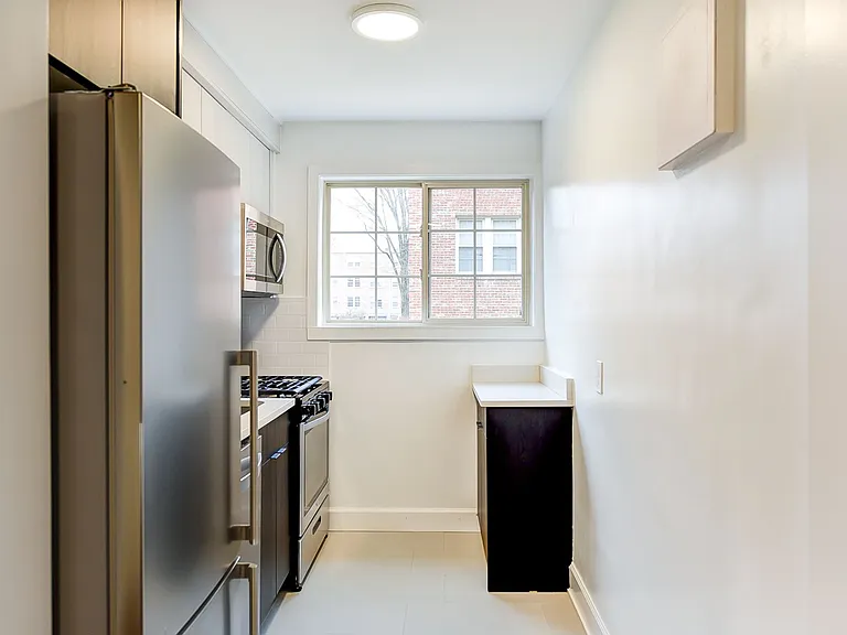 Elevated Northwest DC Living at The Pinnacle — Photo 6