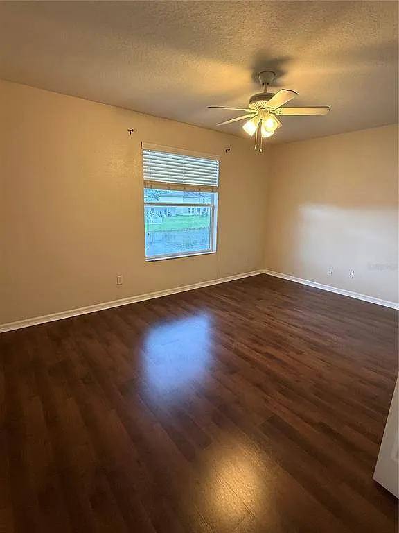 3 bed, 2.5 bath, 1495 sqft, $2,000 — Photo 3