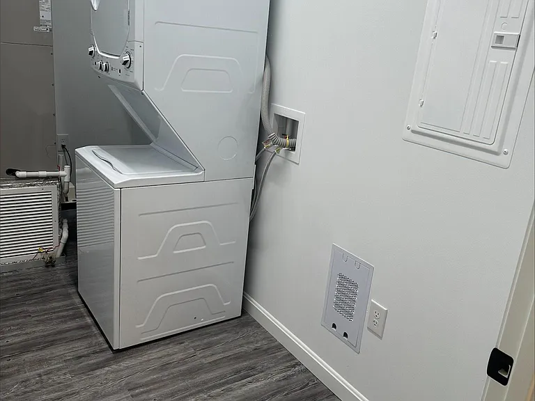 135 Waterman Ave #4 — Photo 7
