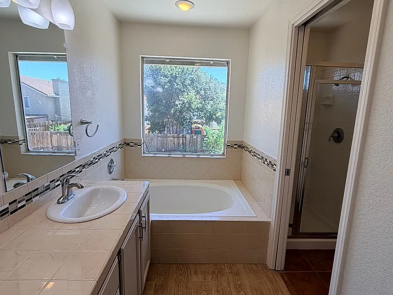 937 Neal St — Photo 26