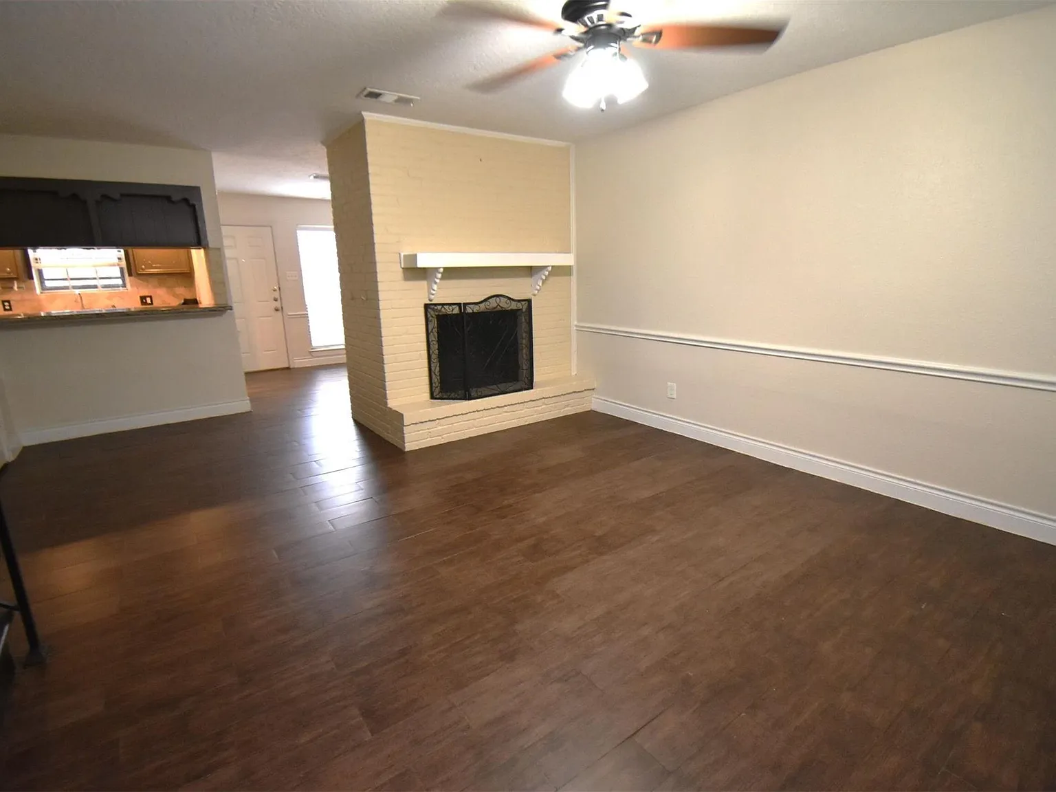 2 bed, 1.5 bath, 1140 sqft, $1,500 — Photo 3