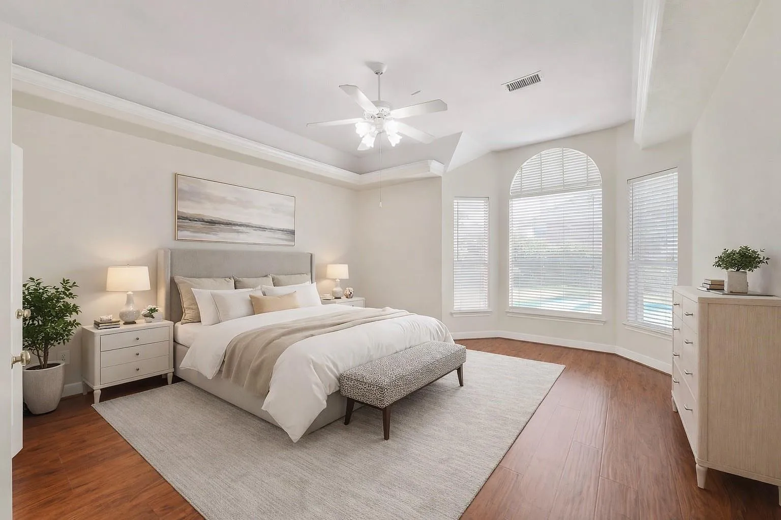 5 bed, 5.0 bath, 3242 sqft, $3,600 — Photo 2