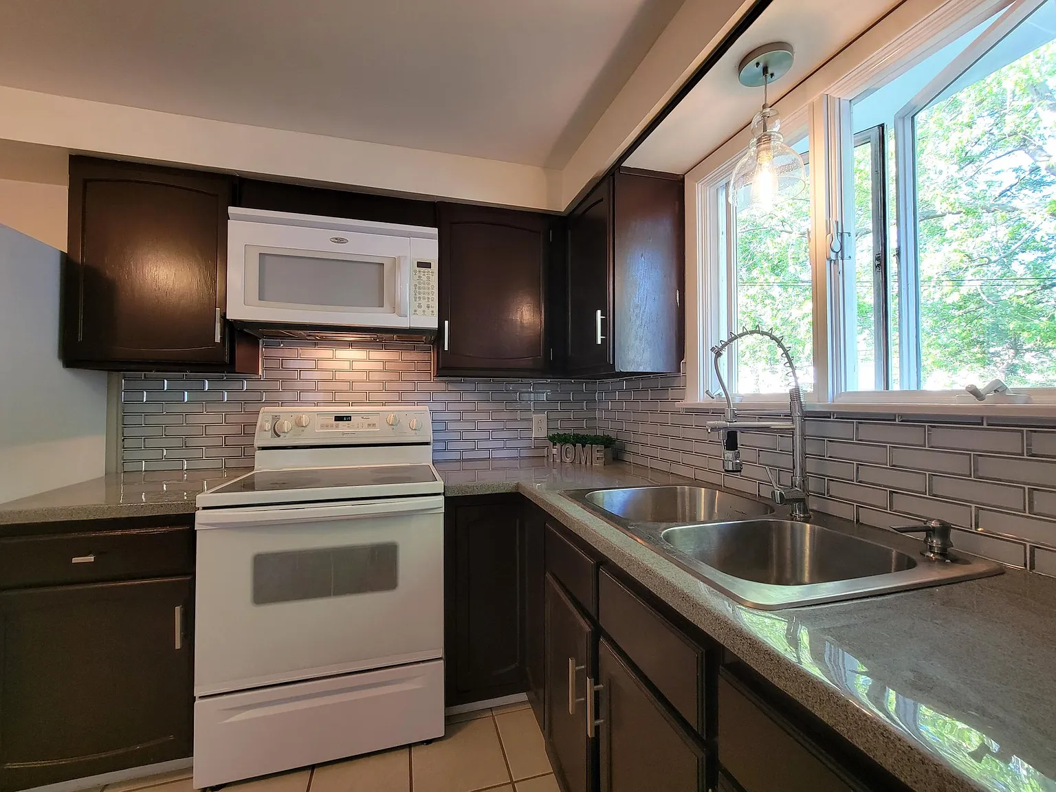 84 W Summerset Ln — Photo 4