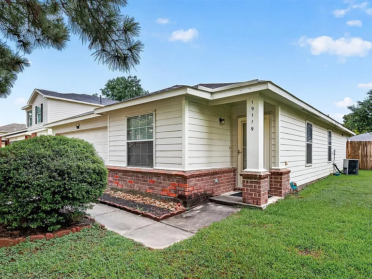 19119 Yaupon Ranch Dr — Photo 3