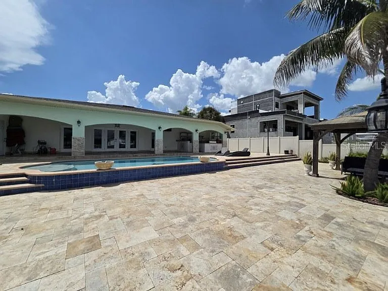 3927 E Eden Roc Cir — Photo 31