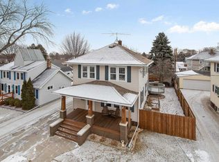 1009 N 14th St, Manitowoc, WI 54220