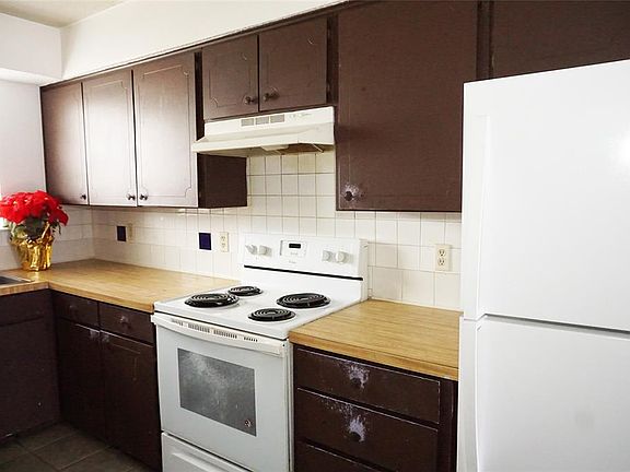 3rd image of 1008 Southmoor Dr