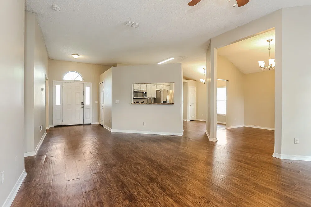 3 bed, 2.0 bath, 1584 sqft, $2,505 — Photo 3