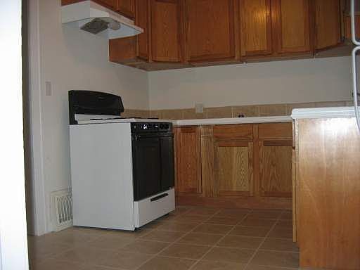 kitchen-new appl/cabinets