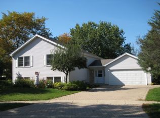 758 Harvest Dr, Lake Zurich, IL 60047