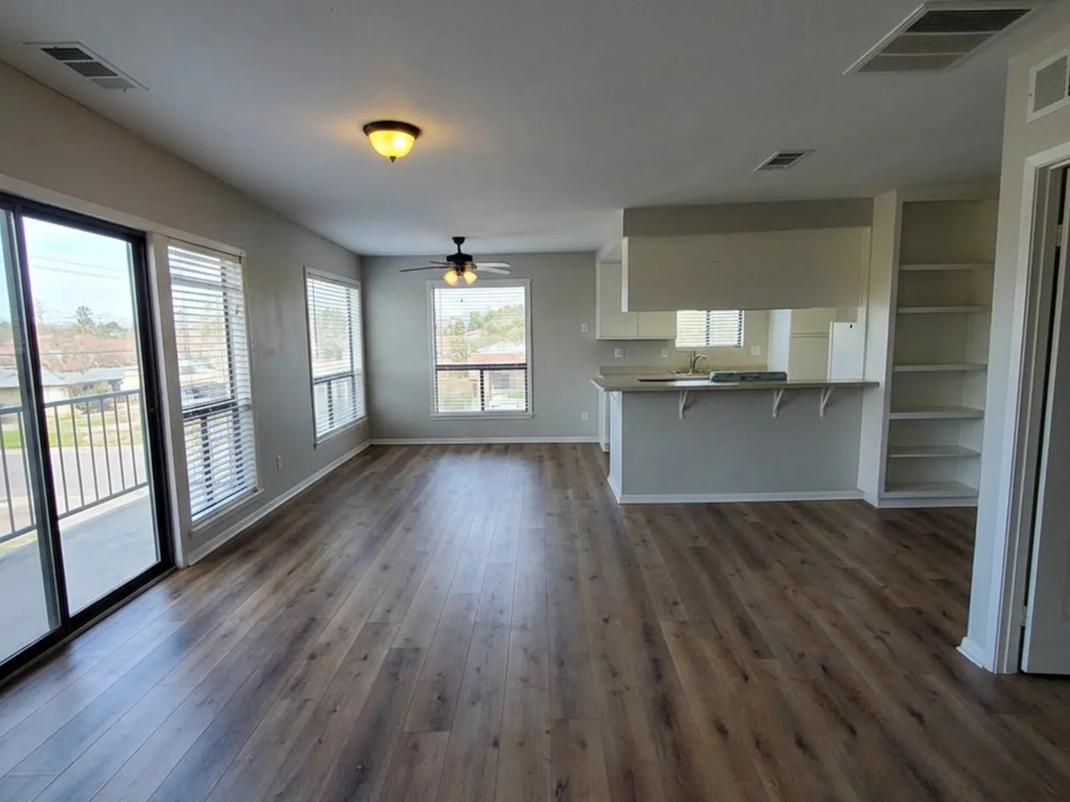 2 bed, 850 sqft, $3,100 — Photo 1