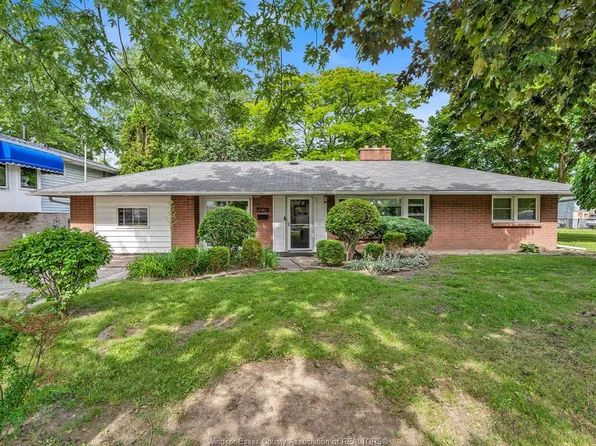 3278 Clemenceau Blvd, Windsor, ON N8T 2R7