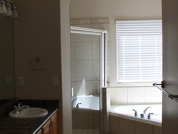 5th image of 215 E Canterwood Dr