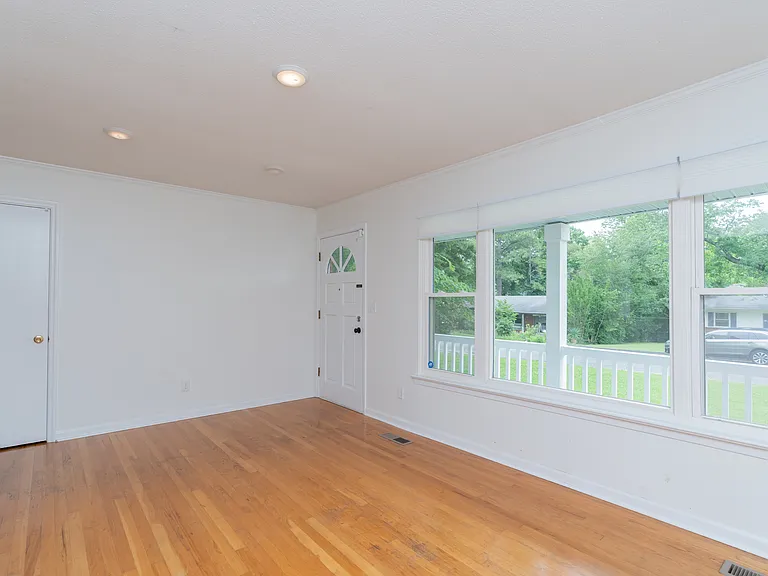 1621 Fernwood Cir — Photo 6