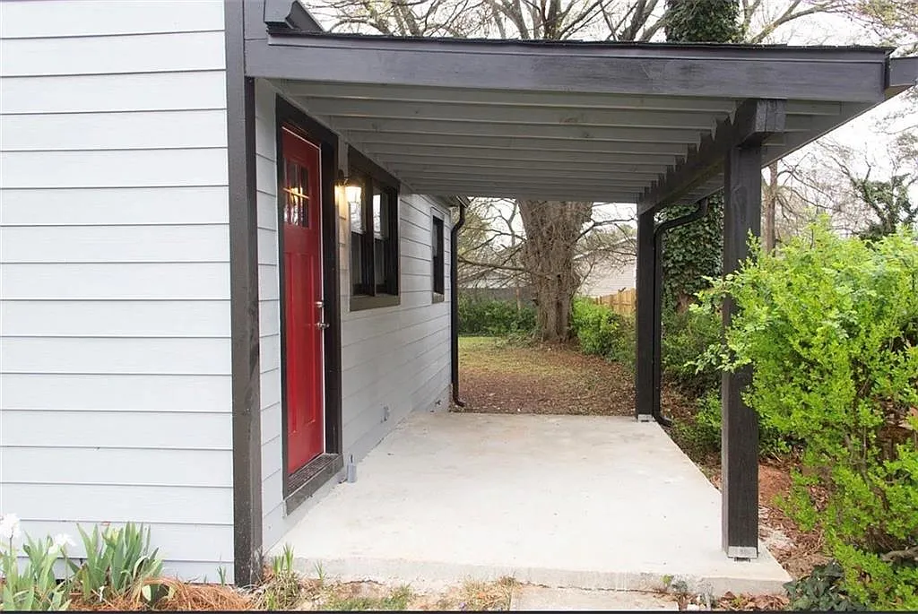 2 bed, 1.0 bath, 744 sqft, $1,525 — Photo 2