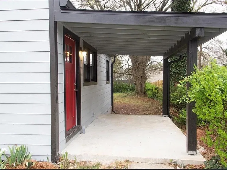 2418 Crestview Ave — Photo 2
