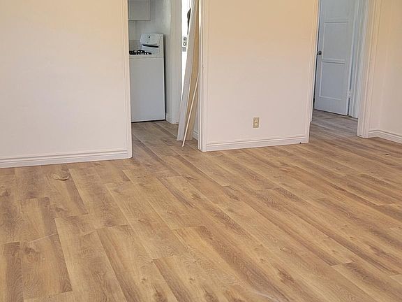 5th image of 3223 Maryann St