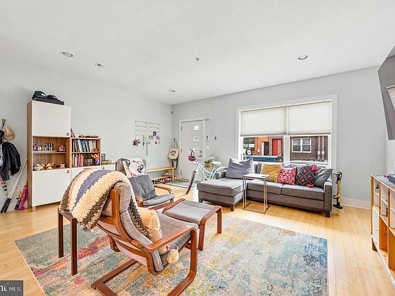 5th image of 2122 E Susquehanna Ave