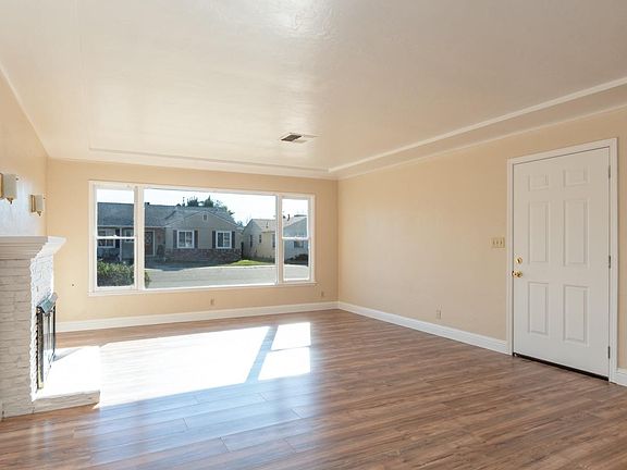 4th image of 1059 Marilyn Ave