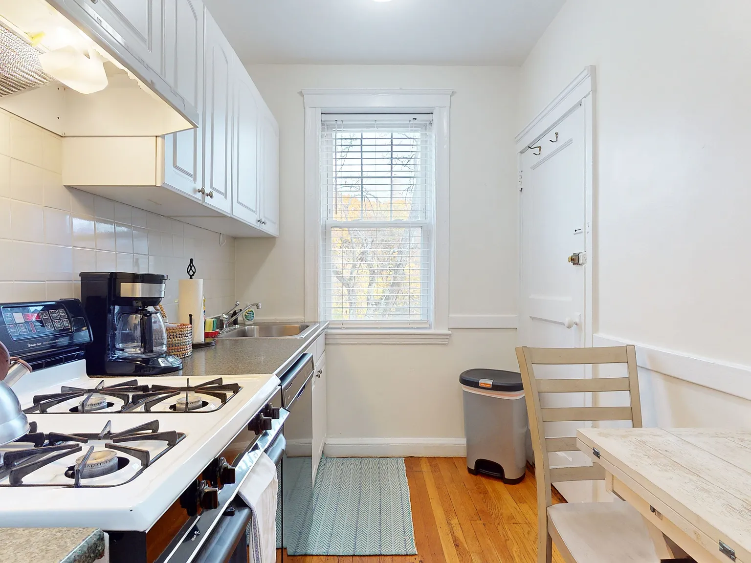 1 bed, 1.0 bath, 500 sqft, $4,725 — Photo 3