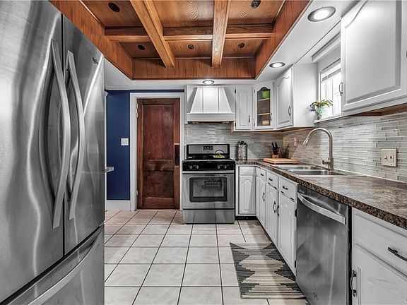 2nd image of 132 Nassau Ave