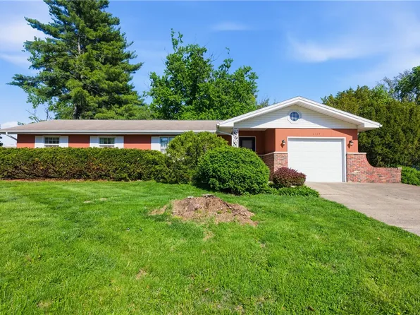 2115 University Dr, Charleston, IL 61920