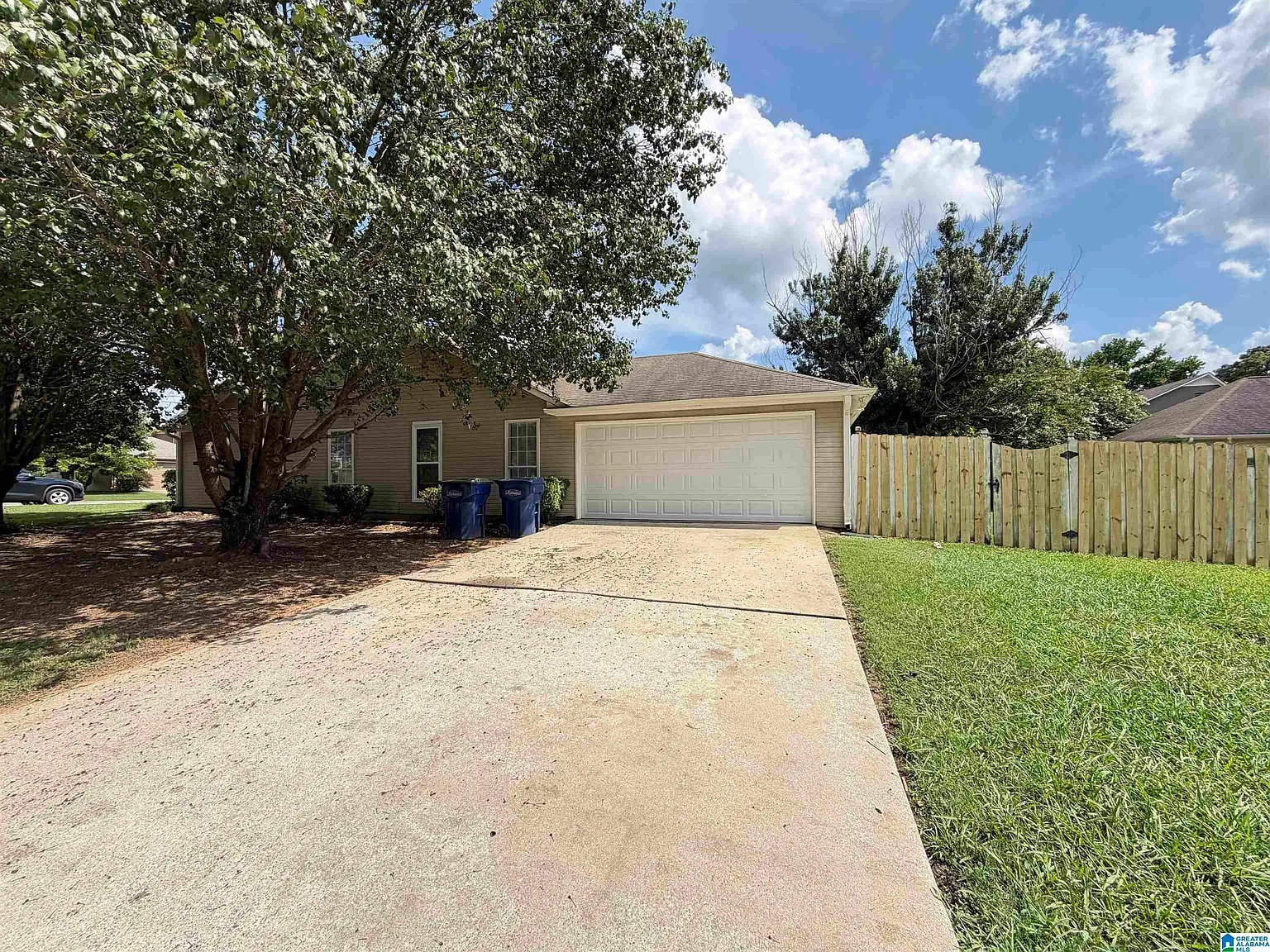 3 bed, 2.0 bath, $2,050 — Photo 3