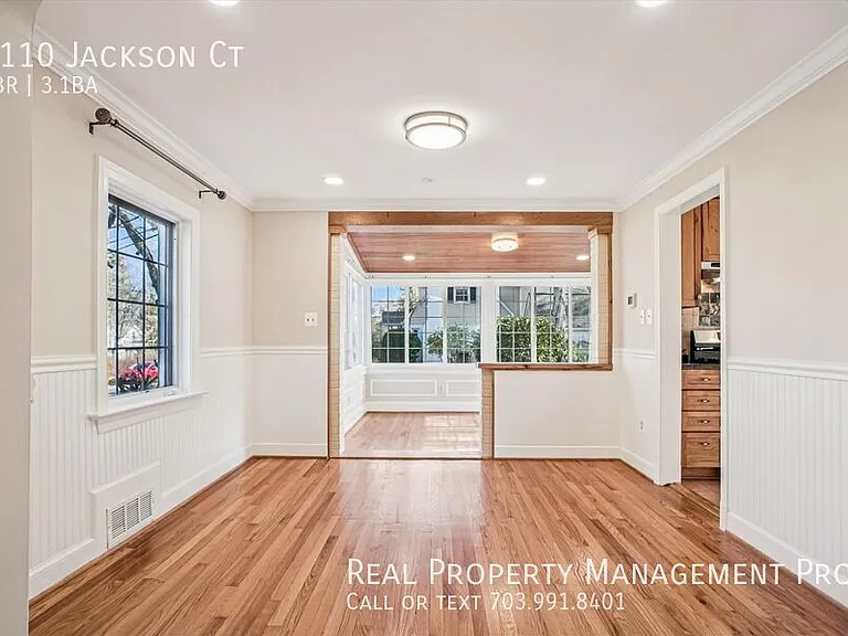 1110 Jackson Ct — Photo 5