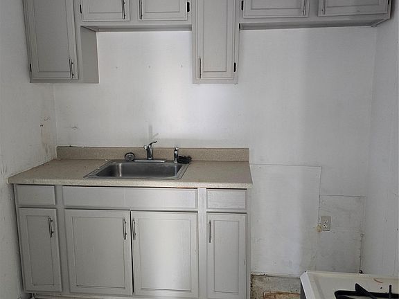 5th image of 8245 Brace St