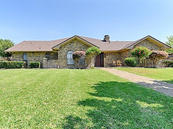 3rd image of 709 Gregory Dr