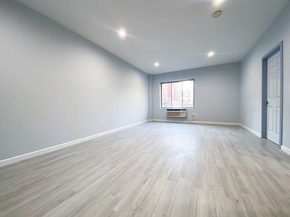 4th image of 165 Stockholm St #2RS
