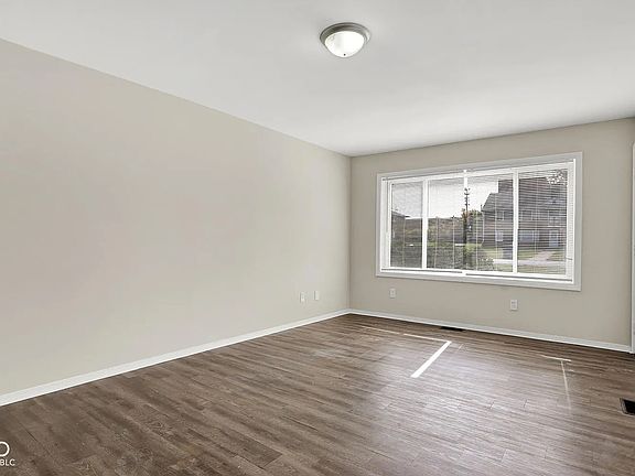 5th image of 6028 Dickson Rd