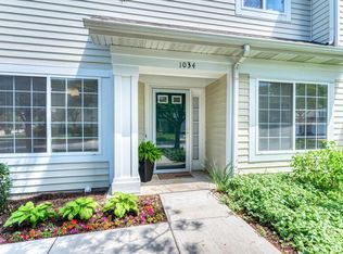 1034 Huntington Dr #1034, Elk Grove Village, IL 60007