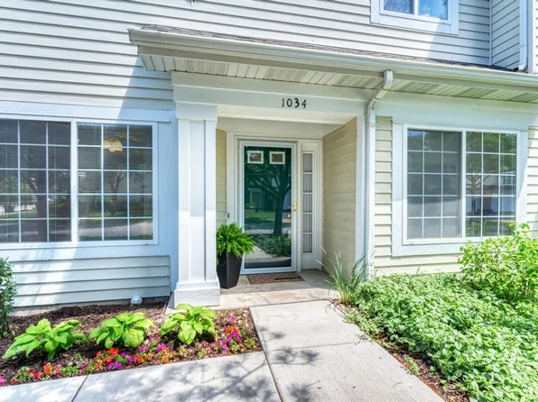 1034 Huntington Dr #1034, Elk Grove Village, IL 60007