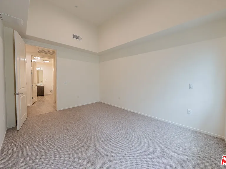 124 W Colorado #105 — Photo 15