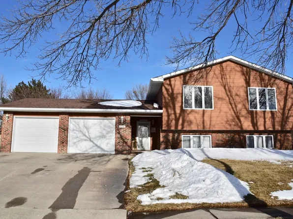 806 Cherry Dr, Pierre, SD 57501