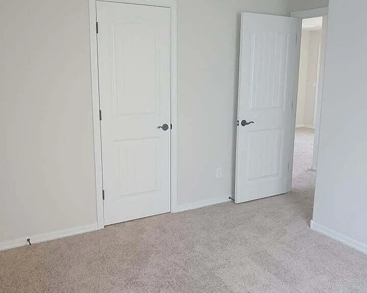 8746 W Solano Dr — Photo 3