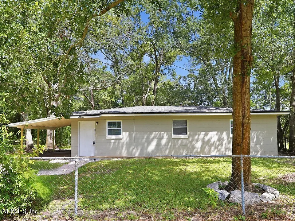 6923 Miss Muffet Ln N